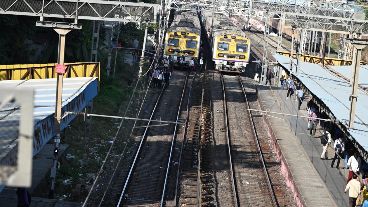 The Western Railway spokesperson confirmed the snag affecting services and said that the train was been detained due to unit failure and was being attended. Till then the services will remain down. All other three lines were working fine